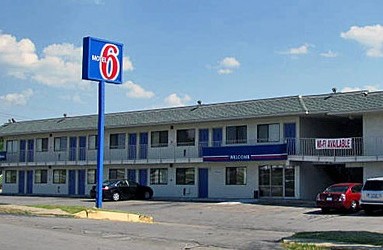 Motel 6 KC North​